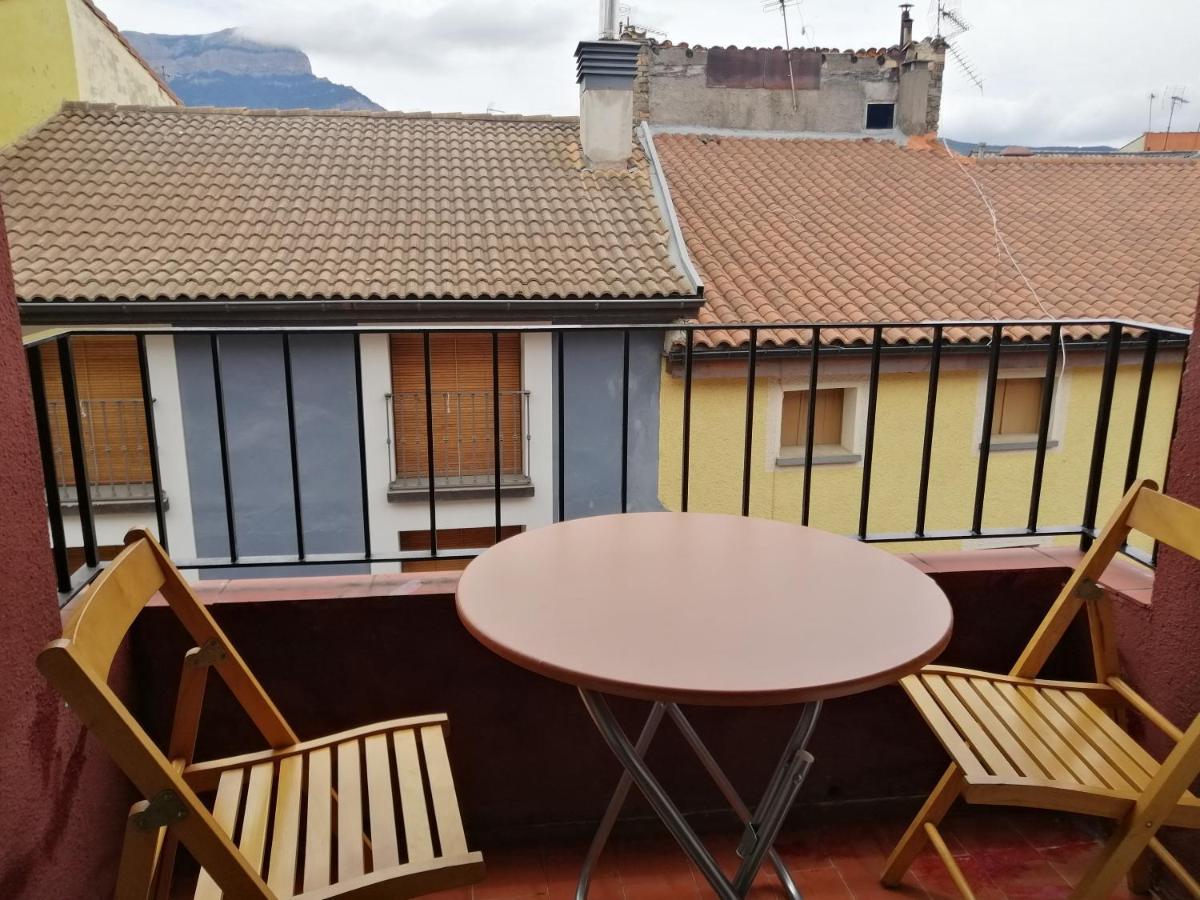 Luminoso, Centrico Y Silencioso Apartamento Хака Экстерьер фото