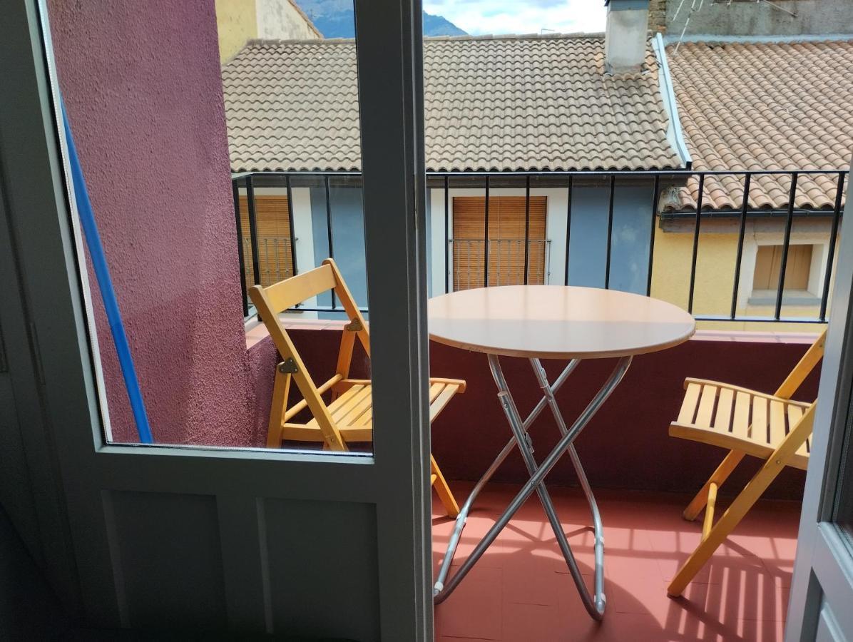 Luminoso, Centrico Y Silencioso Apartamento Хака Экстерьер фото